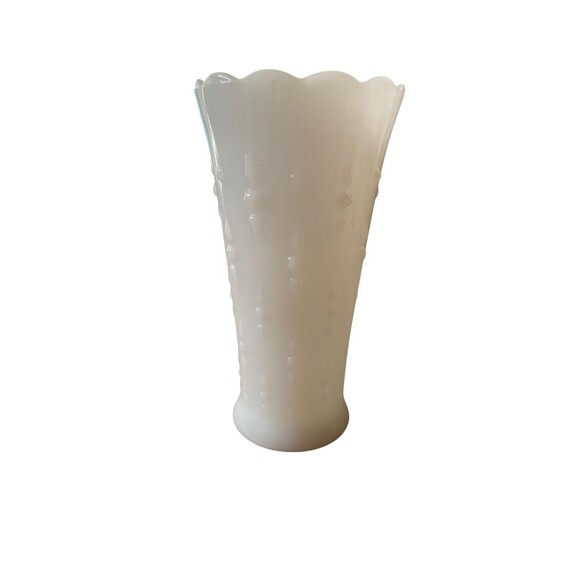 Vintage Anchor Hocking Milk Glass Vase w/ Teardrop And Pearl Pattern 7” - Picture 6 of 6